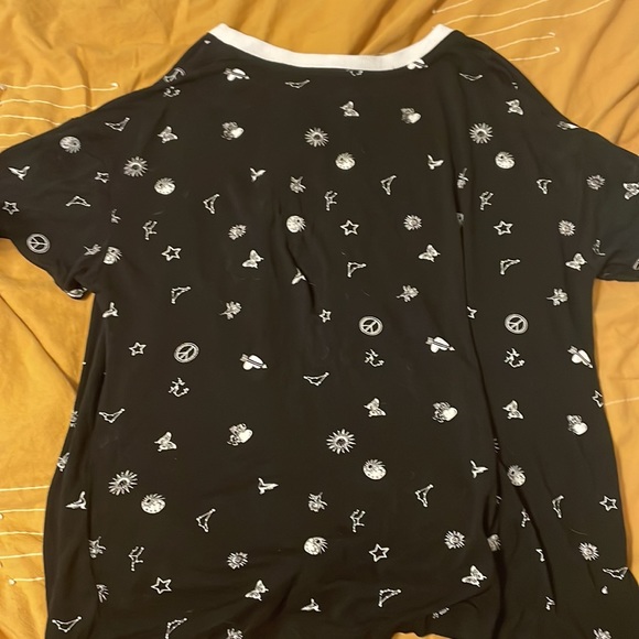 No boundaries women’s tee - Picture 2 of 3